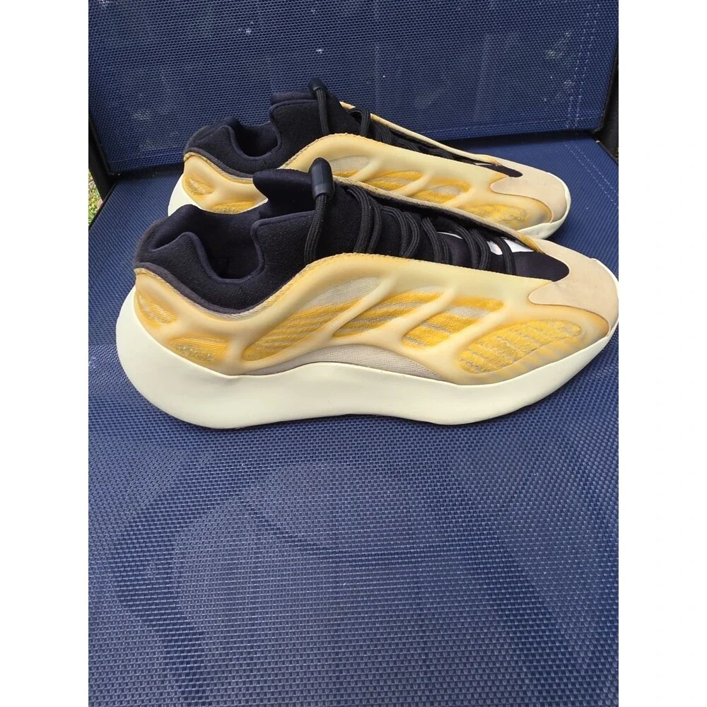 adidas Yeezy 700 V3 Safflower Sneakers Men's Size 9 HP5425 Yellow Black